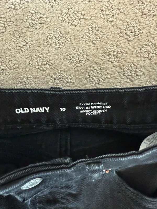 Women’s Old Navy Wide Leg Jeans - Image 3
