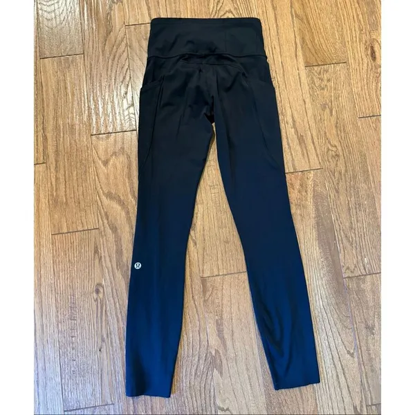 Lululemon black fast and fre 25” crop leggings with pockets size 2 - Image 8