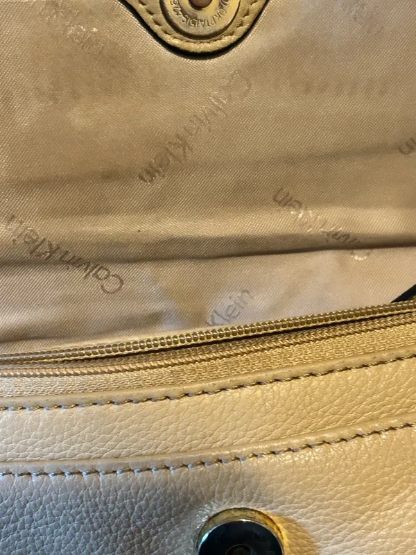 Calvin Klein Cream Leather Crossbody Bag with adjustable strap - Image 7