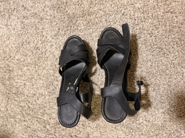 Heels Black Size 8.5 - Image 4