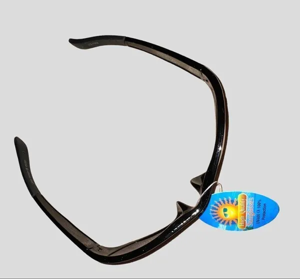 NWT! UV protection black frame dark tint sunglasses - Image 6