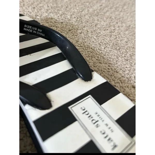 Kate spade flip flops - Image 4