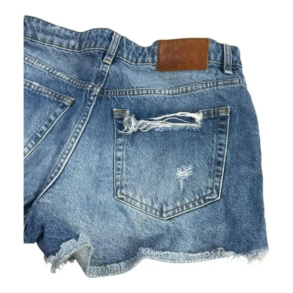 ZARA Blue Denim Distressed Shorts Size 6 Cotton High-Rise Raw-Hem Summer Beach - Image 6