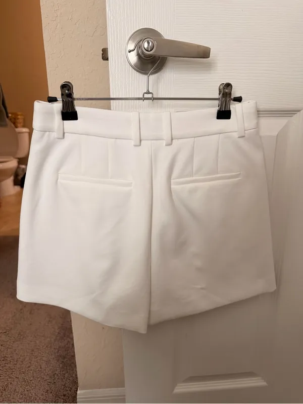 Babaton White High-Rise Pleated Shorts - Image 3