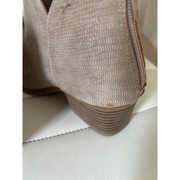 Maurices Bella Chop Out Ankle Boots Taupe Tan Reptile Texture Pointed Toe 7M - Image 7