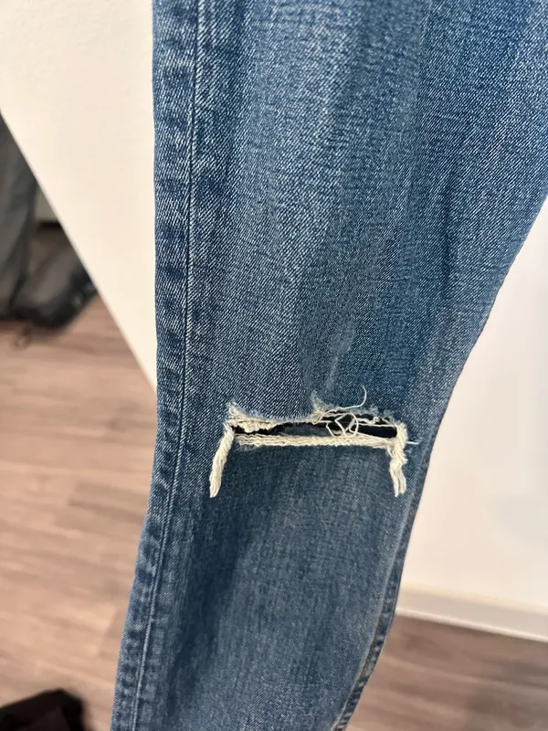 Abercrombie High-Rise Skinny Distressed - Image 2