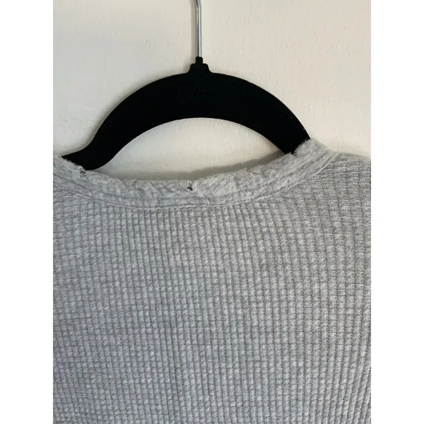 Offline by‎ aerie waffle knit Grey long sleeve tee size medium - Image 4
