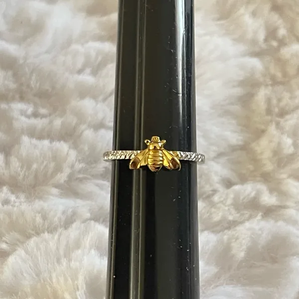 Sterling Silver Bee Two Toned Ring Size 9 - Image 5