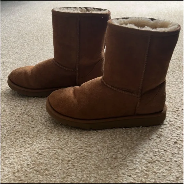 UGG Classic Short Boots  - Image 3