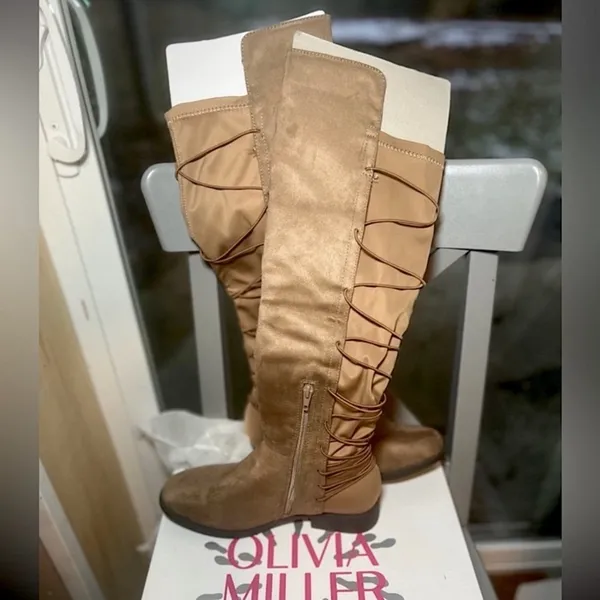 Knee High Strappy Back Low Heel Boots Size 7.5 - Image 5