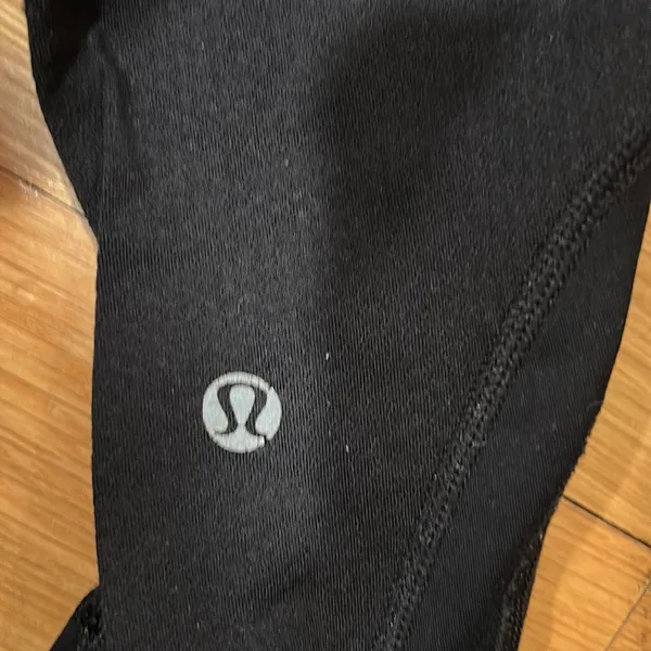 Lululemon size 6 black leggings-pilling noted on butt and groin area price as is - Image 3