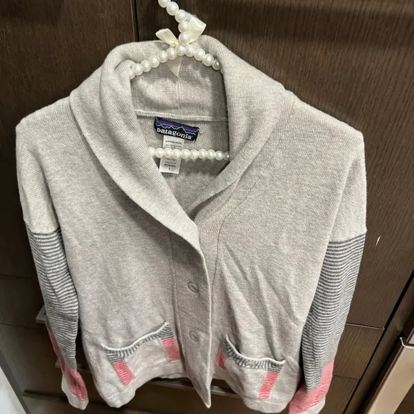 Patagonia woman’s Lambswool Cardigan‎ size small - Image 2