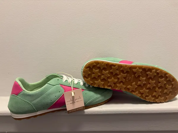 NWOB Mila Paoli Sneakers Size 6.5 - Image 4