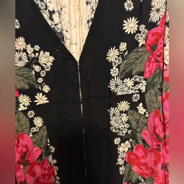 Free People Black and Pink Floral Blouse - Image 6