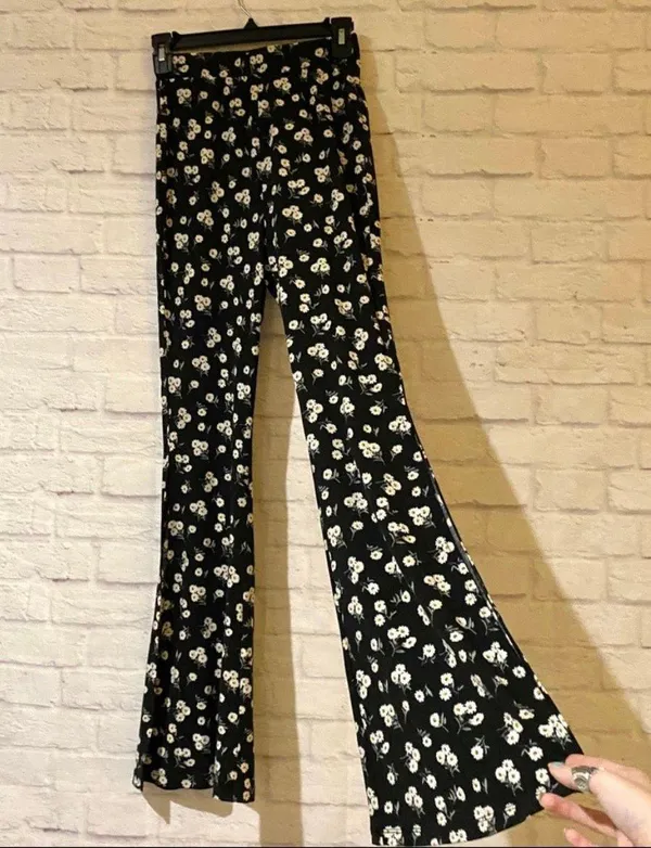 Boutique NEW Wild Child Daisy Flares - Image 4