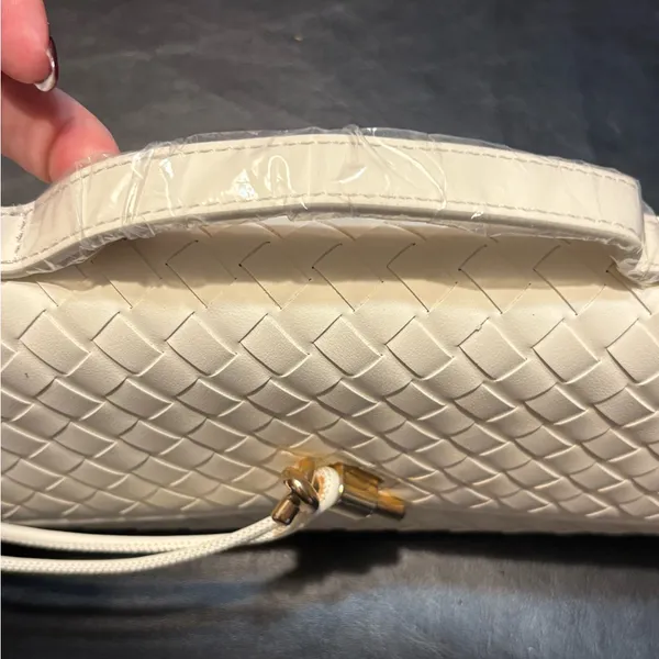 FEW MODA Cream Crossbody Clutch with Top Handle - Image 9