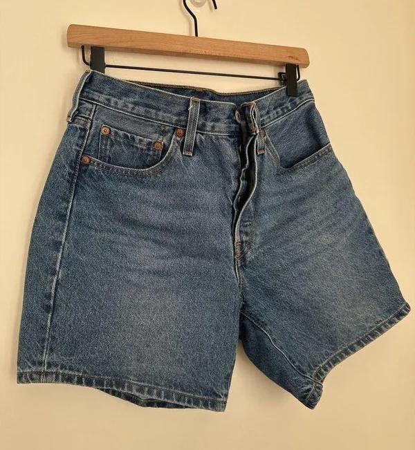 Levi's High Rise Classic Denim Button Fly Dad Shorts. 27 - Image 8