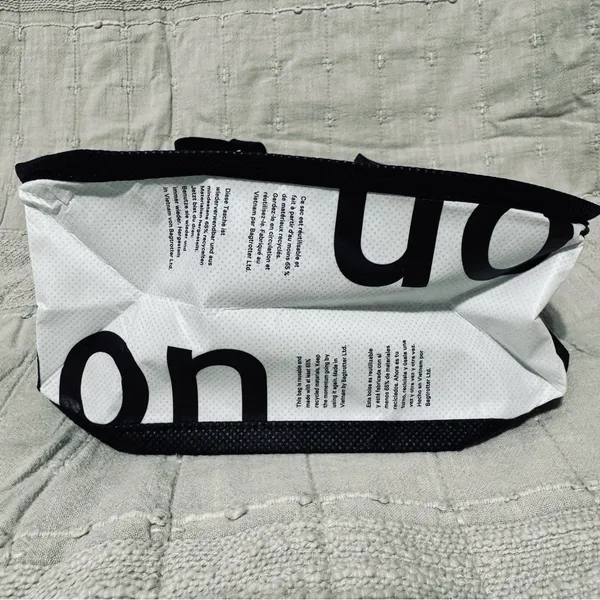 Lululemon Athletica Reusable Monochrome Tote‎ - Image 15