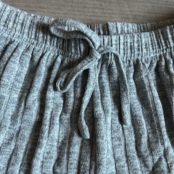 Gray ribbed lounge shorts - Image 2