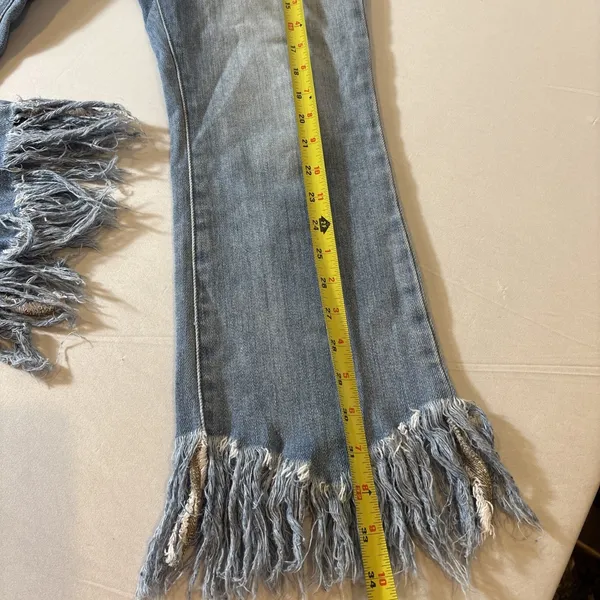 KanCan Junior's 5/26‎ Jeans Blue Denim Mid Rise Medium Wash Straight Fringe Hem - Image 6
