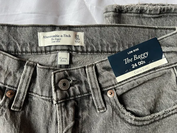 Abercrombie Low-Rise Jeans - Image 2