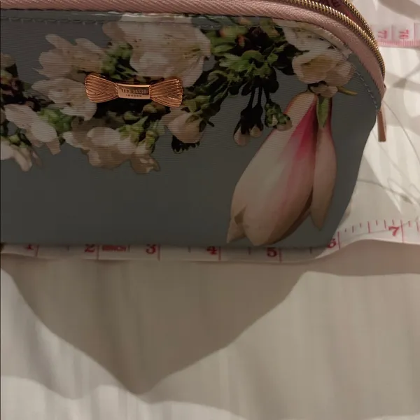 Ted Baker Mini Bag Perfect For Chargers/Cosmetics/ Anything You Want It To Be - Image 10