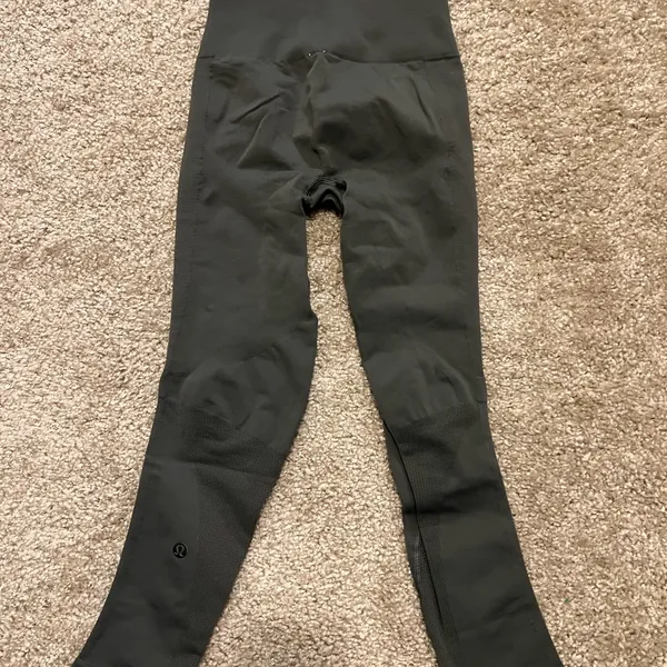 Lululemon zone in crop gator‎ green XS $118 NWOT - Image 10