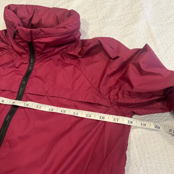 Lululemon burgundy windbreaker jacket 4 women - Image 7