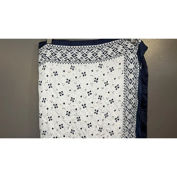 Source Unknown Silky Scarf Shawl Womens One Size White Navy Blue Bandana Print Geometric Square - Image 4