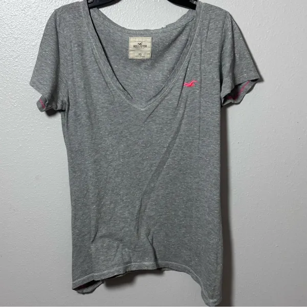Hollister Women Casual Gray V-Neck‎ shirt size XS - Image 2