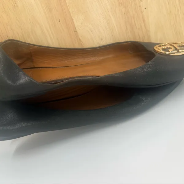 Tory Burch Black Loafers with Gold Emblem - Image 12