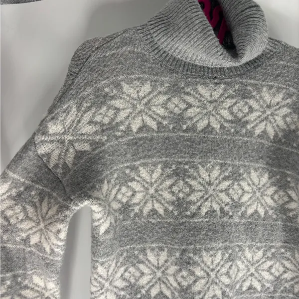 Cupcakes & Cashmere Super Soft Snowflake Sweater - Image 6