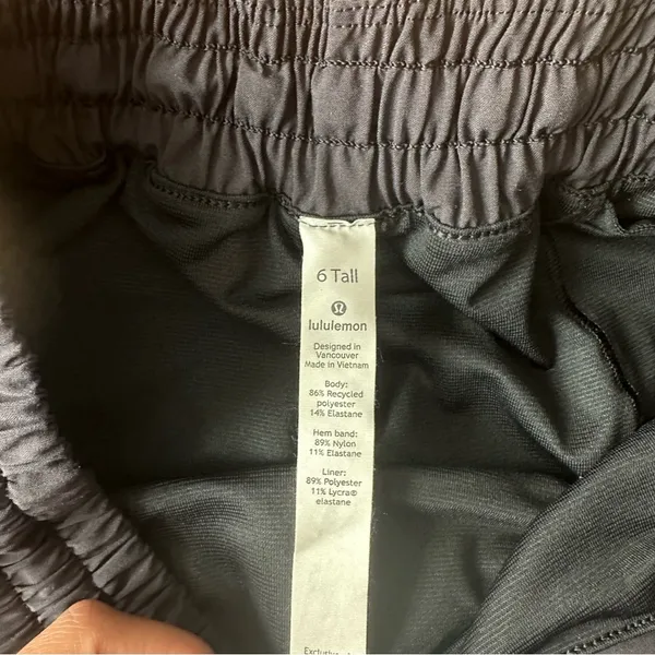 Lululemon Hotty Hot High-Rise Lined Short 4" - Image 4
