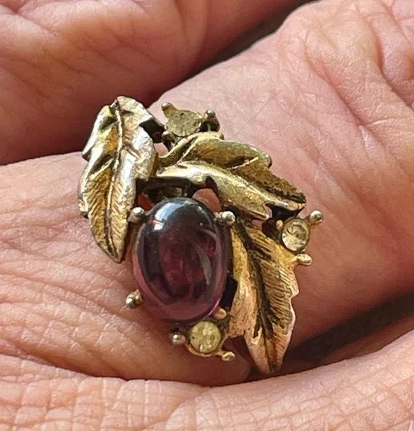 Vintage purple stone leaf ring - Image 3