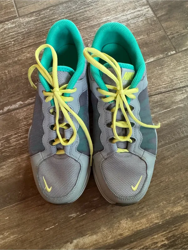 Nike Flex Trainer 2 athletic shoes with yellow & teal accents women’s size 8.5 - Image 3