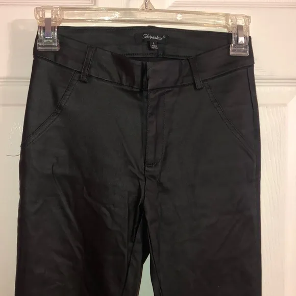 🌸 Black Tight Faux Leather Pants - Image 2