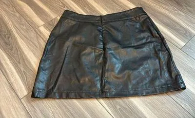 SheIn Black leather skirt size medium - Image 4