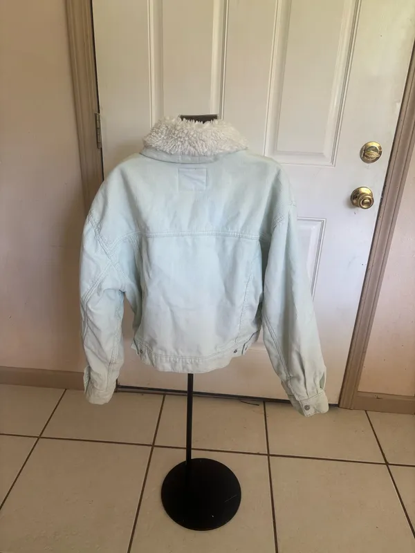 Large Levi's Meadow Mist Sherpa Baby Baggy fine-wale corduroy Trucker Jacket - Image 3