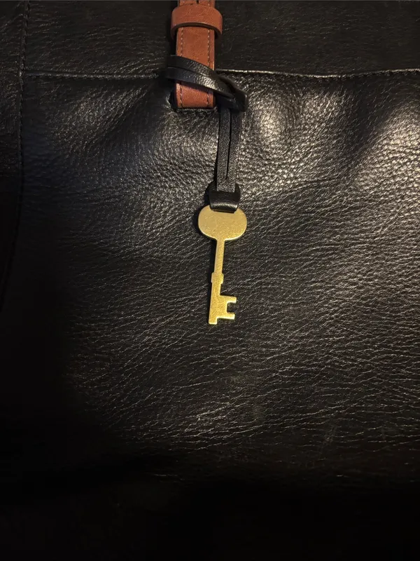 Fossil…Rachel Tote Black Pebbled Leather Tote With Brown Contrasting Handles - Image 5