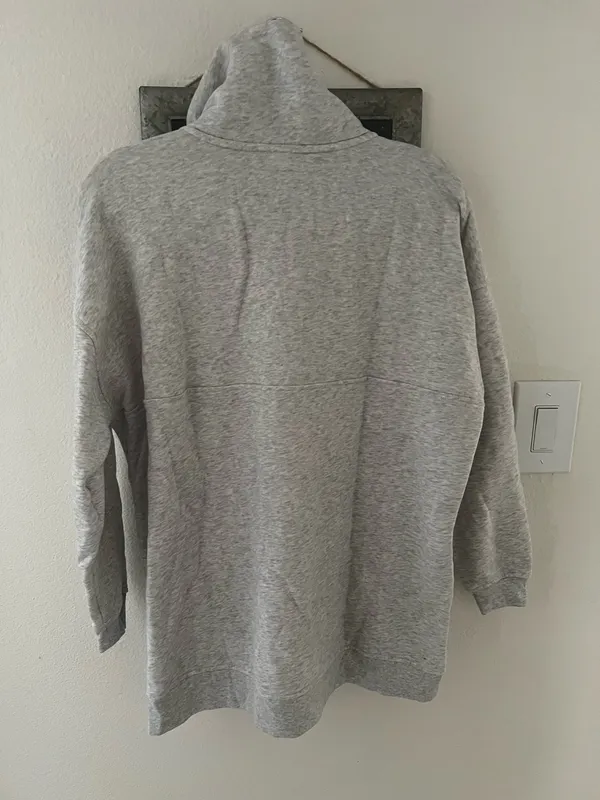 Old navy women’s grey oversized sweater - Image 6