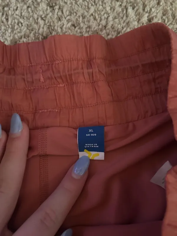 Old Navy Active Shorts - Image 3