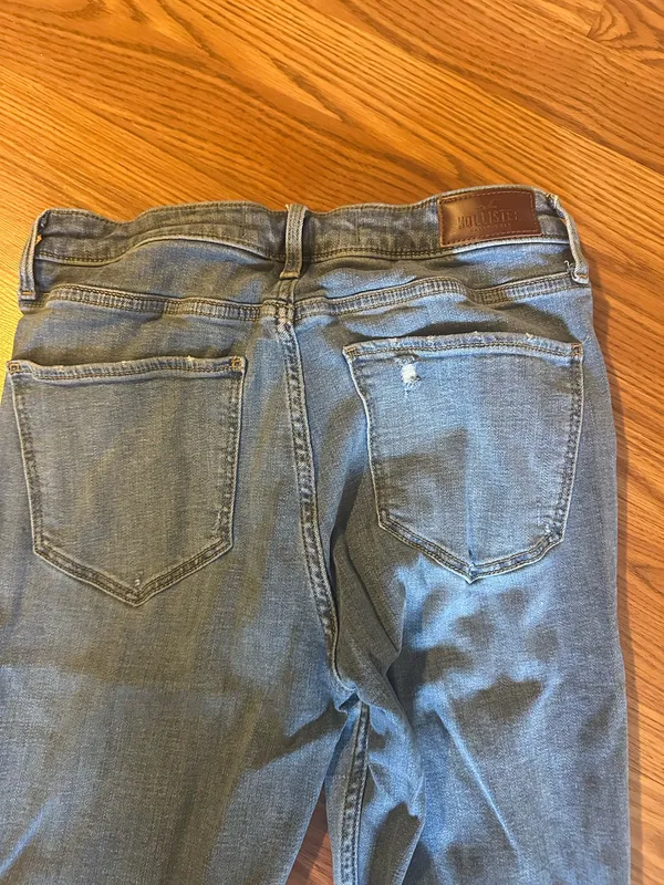 Hollister High-Rise Flare Jeans - Image 3