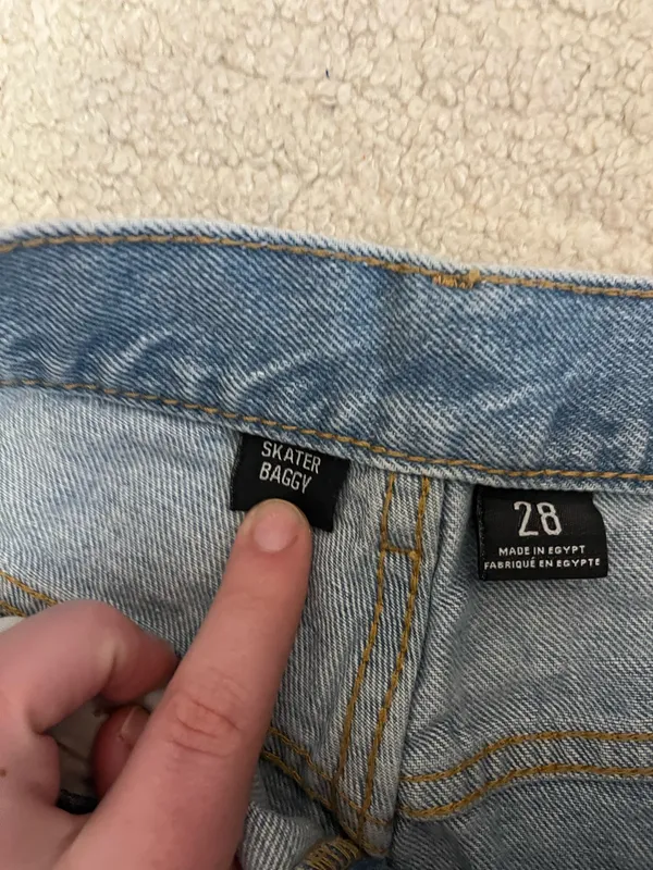 BDG Ripped Skater Baggy Jeans - Image 4