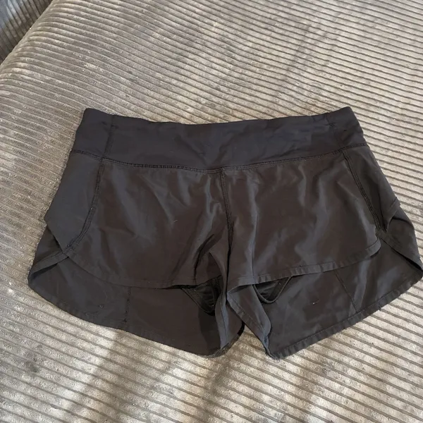 Lululemon Shorts Women’s Size 6 Black Speed Up Low Rise Lined 2.5” - Image 2