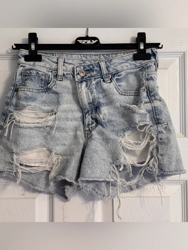 American Eagle Ripped Distressed Strigid Light Blue Denim Mom Shorts Size 0 - Image 3