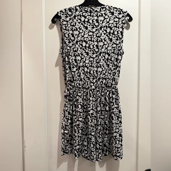 Banana Republic‎ Monochrome Floral romper Size S - Image 2