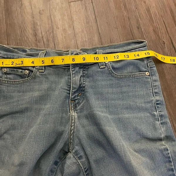 Vintage Levi's® Perfectly Slimming Boot Cut 512 Jeans W30 X L27 Blue Light Wash - Image 4