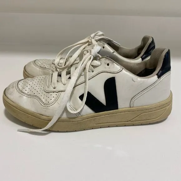 Veja V-10 Sneakers white and black women’s size 7‎ - Image 2
