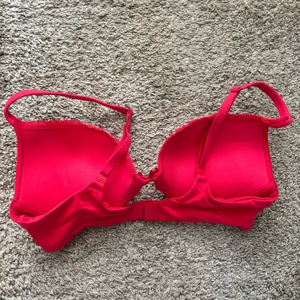 Victoria’s Secret Body By Victoria Push Up Bra Size 32C Red Lace Valentines - Image 3