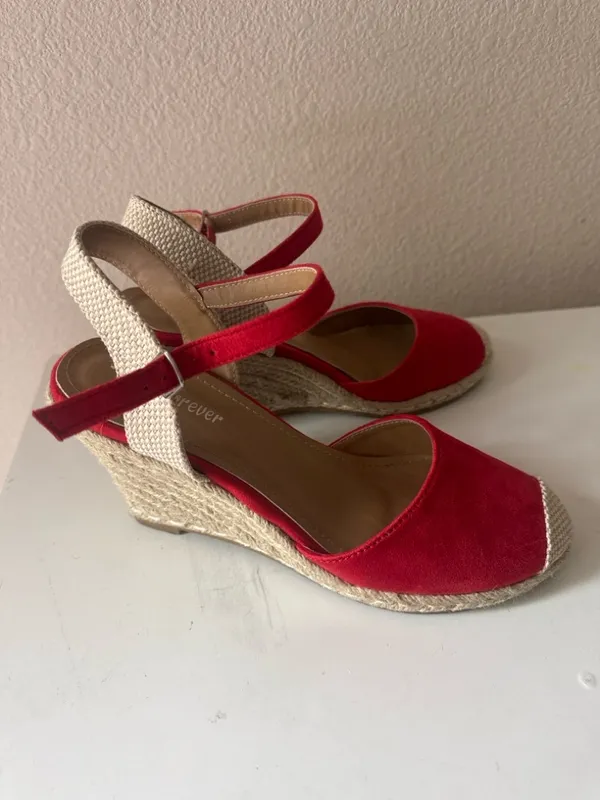 Red and beige platform shoes Size 7 - Image 10